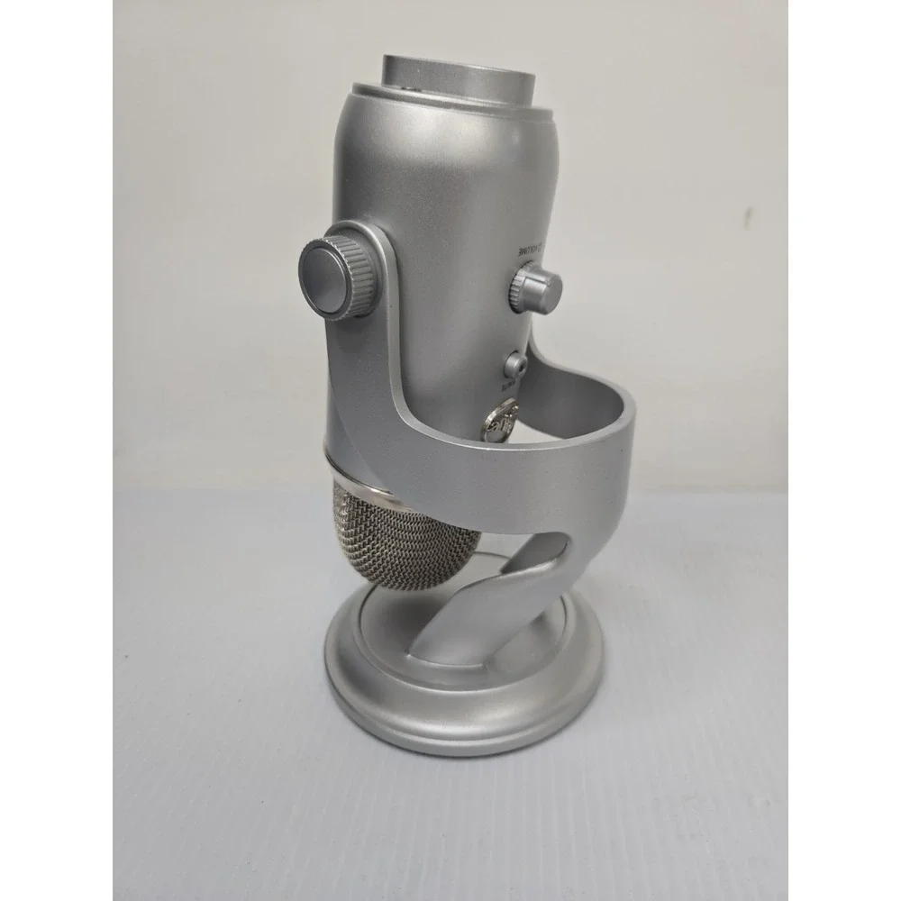 Blue Yeti Professional Multi-Pattern USB Condenser Microphone (Missing Cord)‎